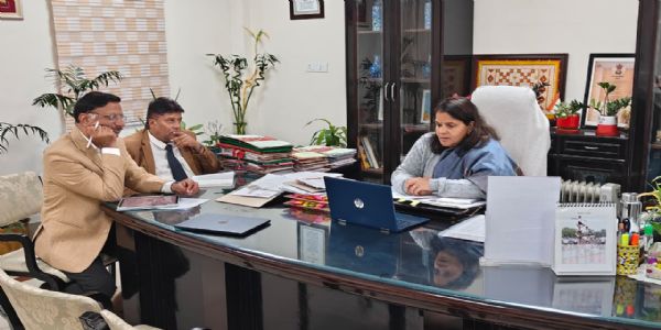 प्रमुख सचिव एवं राज्य स्तरीय अधिकारियों ने लिया स्वास्थ्य सेवाओं का जायजा