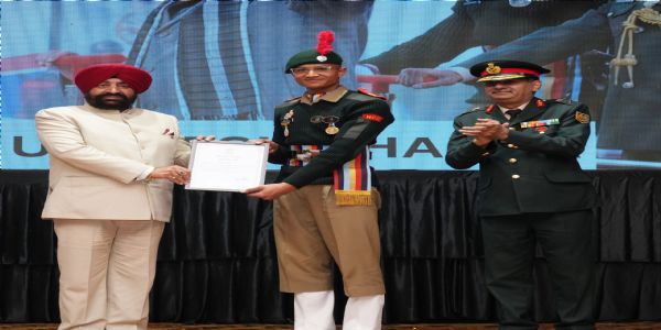 राज्यपाल ने किया एनसीसी कैडेट्स को सम्मानित