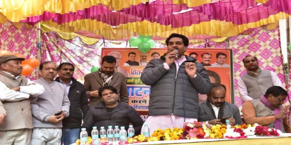 मंत्री कपिल मिश्रा ने करावल नगर में गलियों के नवनिर्माण कार्य का किया शुभारंभ