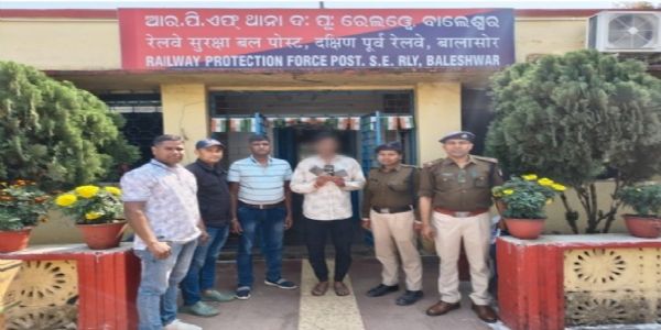 मोबाइल छिनतईबाज को पुलिस ने दबोचा, भटकी हुई नाबालिग को दिया नया जीवन