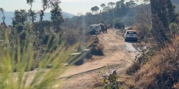 उधमपुर जिले के बसंतगढ़ इलाके में संयुक्त सुरक्षा बलों के साथ चल रही मुठभेड़ में दो आतंकवादी मारे गए