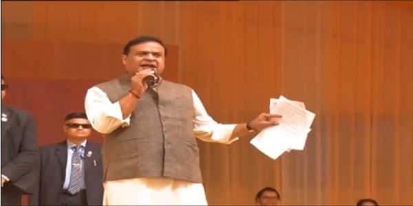 मुख्यमंत्री ने शिवसागर और सोनारी विधानसभा क्षेत्रों में एमएमयूए के तहत बीज पूंजी चेक बांटने की शुरुआत की