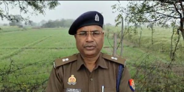 खेत में नग्न अवस्था में मिला महिला का शव, जांच में जुटी पुलिस