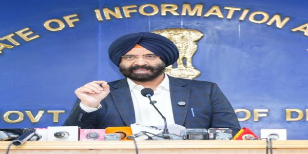 दिल्ली सचिवालय में  सोमवार को प्रेस कांफ्रेस करते दिल्ली के पर्यावरण मंत्री मनजिंदर सिंह सिरसा