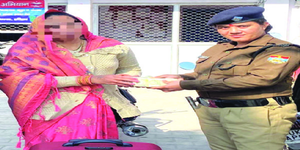 बेटी की शादी करने आई महिला का रुपयों से भरा बैग खोया