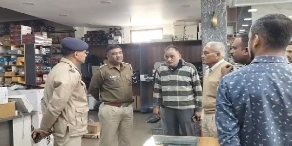 शहर के दो थाना क्षेत्रों में चोरों की धमाल, गारमेंट्स शोरूम व ऑटो पार्ट्स की दुकान को बनाया निशाना
