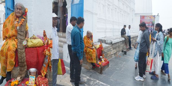 राजिम कुंभ कल्प : छह फीट लंबी लट के साथ सौ वर्षीय रामकली पहुंची राजिम कुंभ, श्रद्धालुओं के बीच बनीं आकर्षण का केंद्र