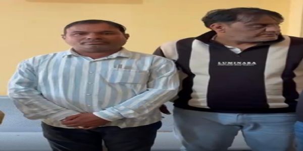 ग्राम पंचायत का सरपंच एक लाख रुपये रिश्वत लेते गिरफ्तार