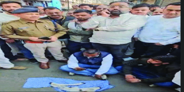 मंदसौरः बछड़े का कटा सिर और पैर मिलने पर हिंदू संगठनों ने किया चक्काजाम