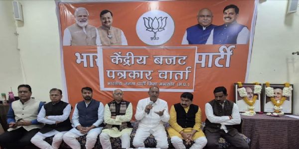 मंदसौरः केंद्रीय बजट को लेकर जिला भाजपा कार्यालय में हुई पतकार्र वार्ता