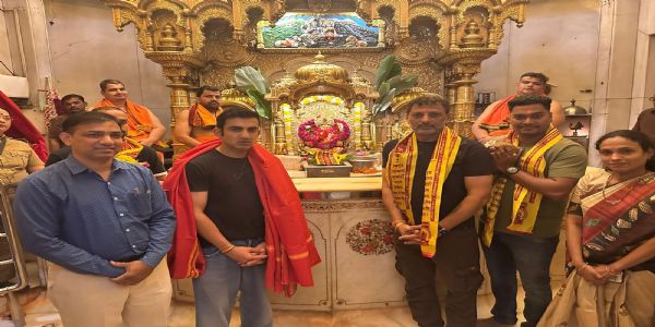 गौतम गंभीर सिद्धिविनायक मंदिर में