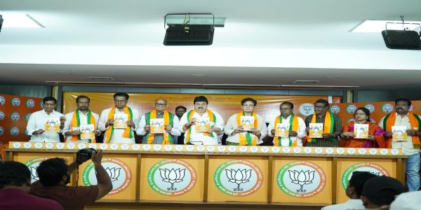 तेलंगाना नगर निगम चुनाव काे लेकर प्रदेश भाजपा ने जारी किया चुनावी घोषणा पत्र