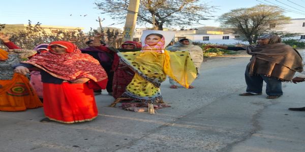 नींदड़ आंदोलन ने पकड़ा उग्र रूप: उपमुख्यमंत्री दीया कुमारी का पुतला फूंका