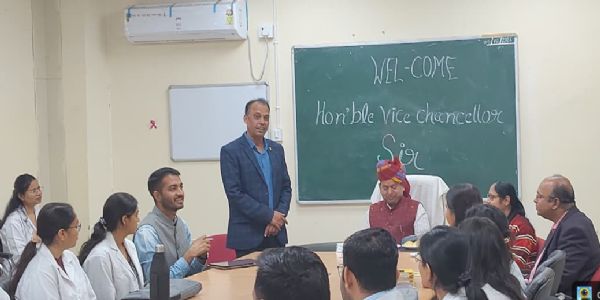 आयुर्वेद विश्वविद्यालय : शिक्षा व शोध विकास पर मंथन, प्रोग्रेस रिपोर्ट की संयुक्त बैठक