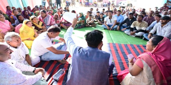 रायगढ़ जिले के गुड़गहन पहुंचे वित्त मंत्री श्री चौधरी, ग्रामीणों से किया सीधा संवाद