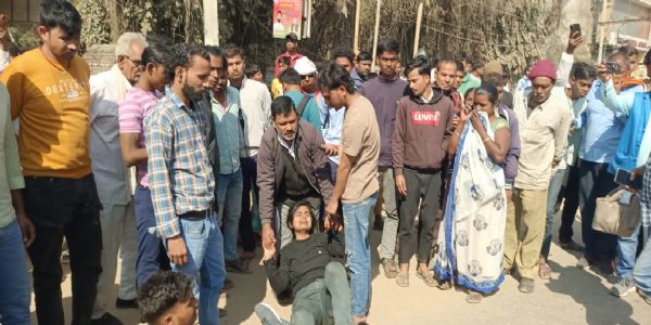 बालू लदे वाहन ने महिला को रौंदा, पुत्र पुत्री को मामूली चोट