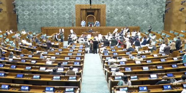 विपक्ष के हंगामे के चलते लोकसभा की कार्यवाही 9 फरवरी तक स्थगित