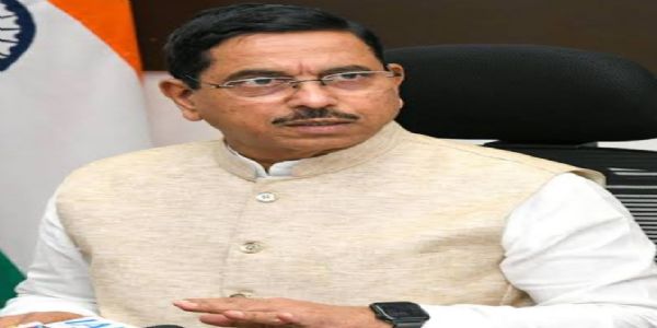 ईवीएम छोड़ मतपत्र को प्राथमिकता : कर्नाटक सरकार का फैसला तकनीक विरोधी : प्रह्लाद जोशी