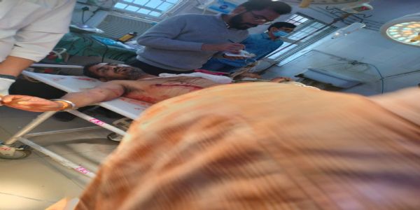 दरोगा ने पीटीसी सिपाही को चाकू मारकर किया घायल