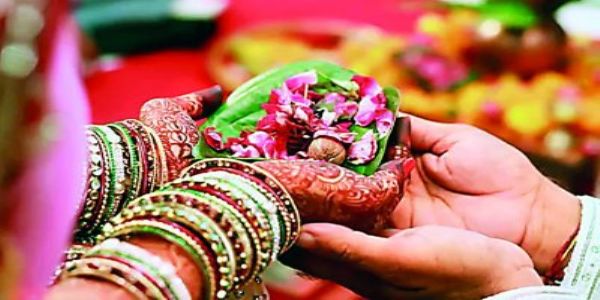 फिर से गूंजने लगी शहनाइयां, बाजारों में लौटी रौनक