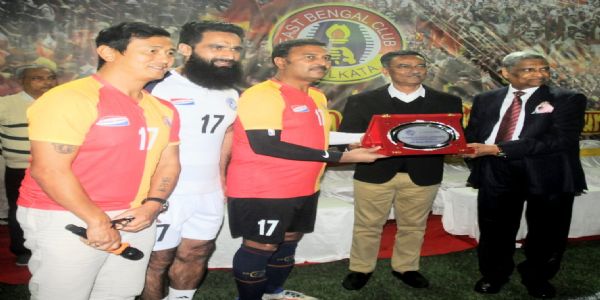 कोलकाता में ईस्ट बंगाल क्लब से मैच खेलने उतरे सुदेश महतो