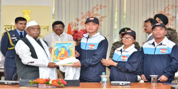 लद्दाख के दिव्यांग विद्यार्थियों ने राज्यपाल से मुलाकात की