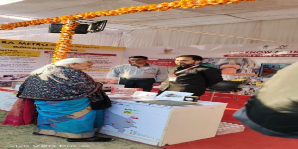 पुष्प प्रदर्शनी में यूपी मेट्रो के हरित प्रयासों का प्रदर्शन, राज्यपाल ने स्टॉल का किया अवलोकन