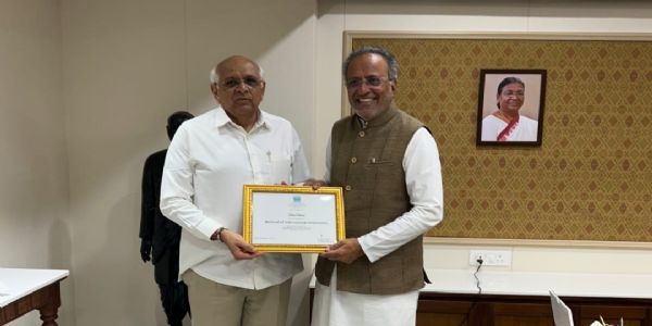 पर्यावरण मंत्री ने मुख्यमंत्री पटेल को भेंट किया ‘छारी-ढंढ’ के रामसर साइट दर्जा का प्रमाण पत्र