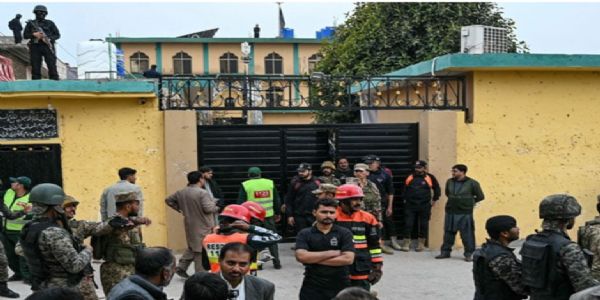 इस्लामाबाद में इमामबाड़े पर हमले के बाद सुरक्षा बलों ने पूरे इलाके को घेर लिया। फोटो - इंटरनेट मीडिया