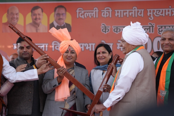 मटियाला विधानसभा में  शनिवार को 400 करोड़ की विकास योजनाओं का शुभारंभ करती मुख्यमंत्री रेखा गुप्ता