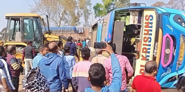 खड़गपुर में बस दुर्घटना, महिला की मौत