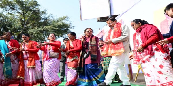 मुख्यमंत्री ने खिचड़ी प्रसाद वितरित कर खड़ी होली में लिया भाग