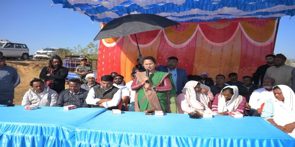 मंत्री शिल्पी नेहा तिर्की ने बेड़ो में स्वास्थ्य केंद्र और पंचायत सचिवालय भवन का किया शिलान्यास