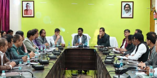 चुनाव प्रक्रिया के हर चरण की निगरानी रखें अधिकारी : भजंत्री