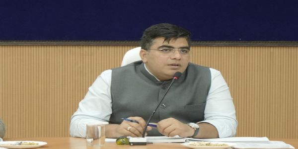 शासन की योजनाओं के तहत युवाओं के लिए अधिक से अधिक ऋण स्वीकृत करें बैंक : कलेक्टर