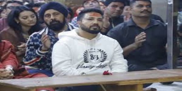 उज्जैन के विश्व प्रसिद्ध महाकाल मंदिर पहुंचे बॉलीवुड सिंगर मीका सिंह, भस्म आरती में हुए शामिल