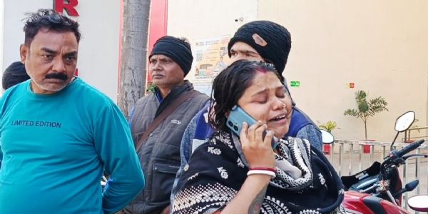 शिशु की मौत को लेकर अस्पताल के सामने हंगामा