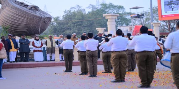 संघ के स्वयंसेवकों ने शृंग अभ्यास एवं संचलन किया