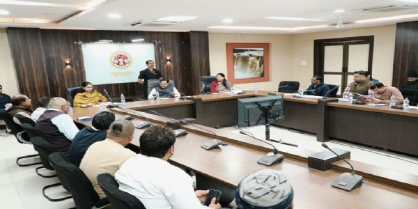 सड़क चौड़ीकरण के लिए किसानों की सहमति से जमीन की जाएगी अधिग्रहीत : उप मुख्यमंत्री शुक्ल