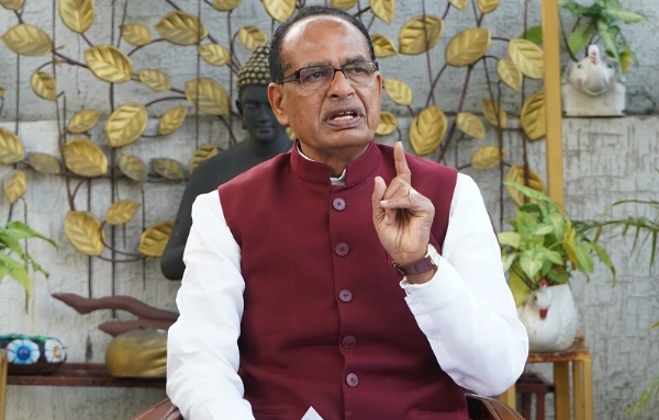 भोपाल स्थित अपने निवास पर भारत-अमेरिका ट्रेड डील पर पत्रकार-वार्ता को संबोधित करते हुए शिवराज सिंह चौहान