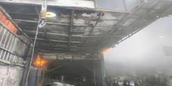 मंडीदीप में ट्रांसफॉर्मर फैक्ट्री में लगी भीषण आग, घंटों मशक्कत के बाद पाया काबू, लाखों का सामान जलकर खाक