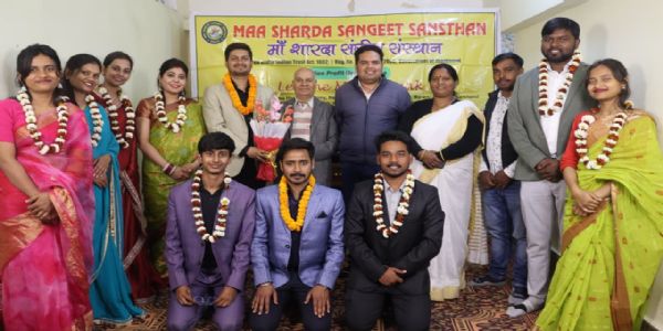 गणतंत्र दिवस परेड में उत्कृष्ट प्रदर्शन करने वाले मां शारदा संगीत संस्थान के कलाकार सम्मानित