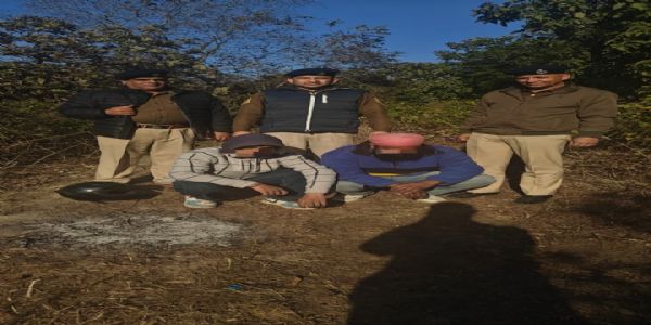 नाहन में नशे का सेवन करते दो पकड़े