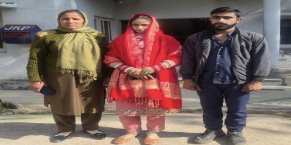 कठुआ पुलिस ने लापता महिला को सकुशल बरामद कर परिजनों को सौंपा