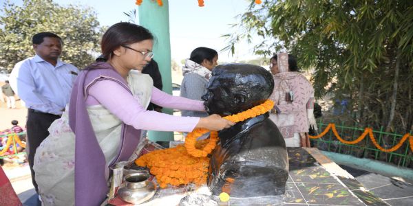 शहीद सोमा उरांव की पुण्यतिथि पर मंत्री शिल्पी नेहा तिर्की ने दी श्रद्धांजलि