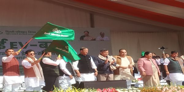 रामलीला मैदान से दिल्ली–पानीपत अंतरराज्यीय बस सेवा और 500 ईवी बसों की शुरुआत