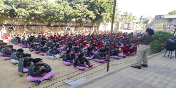 क्लिक से पहले सतर्कता जरूरी: स्कूल में गूंजा साइबर सुरक्षा का मंत्र