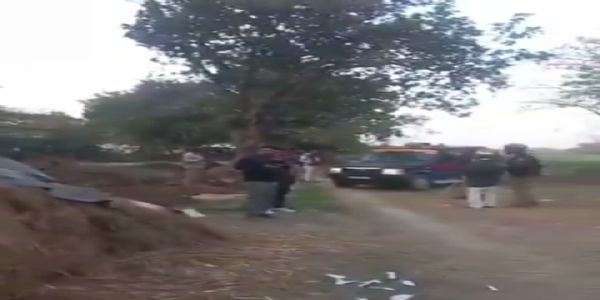 काशी द्वार को लेकर किसानों के विरोध को देखते हुए चनौली गांव में पुलिस बल तैनात