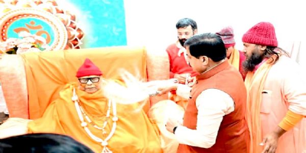 मुख्यमंत्री डॉ. यादव ने धारकुंडी आश्रम में स्वामी सच्चिदानंद महाराज के अंतिम दर्शन कर दी श्रद्धांजलि