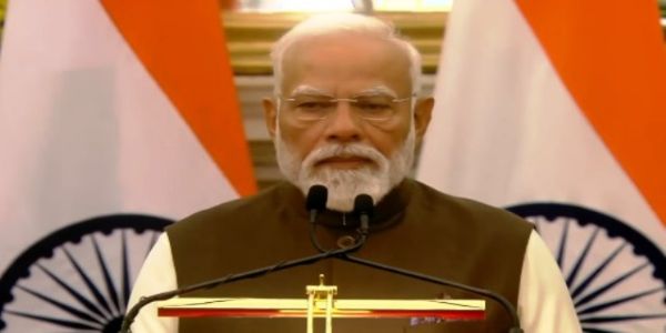 प्रधानमंत्री नरेन्द्र मोदी सोमवार को संयुक्त पत्रकार वार्ता को संबोधित करते हुए